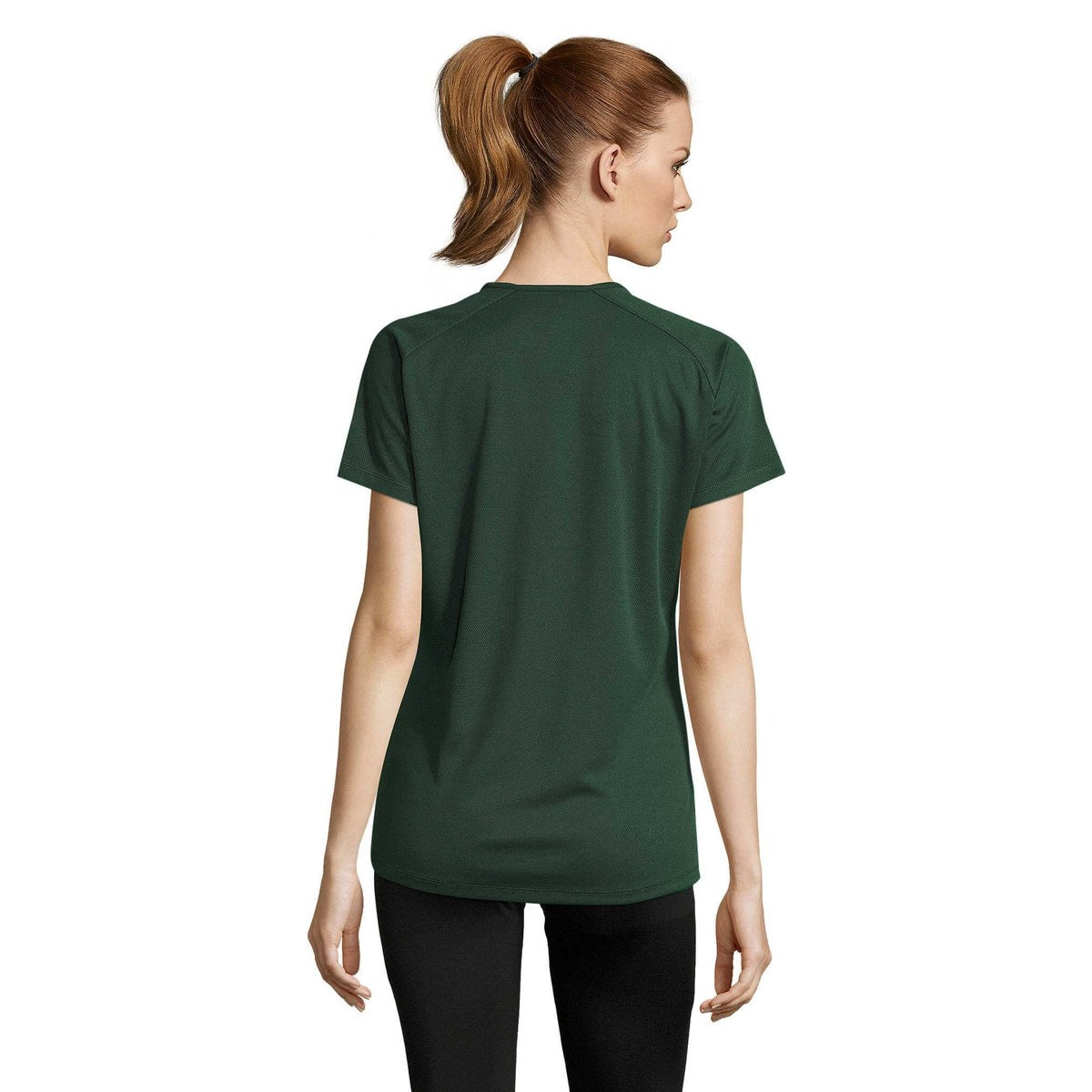 Sporty dame T-shirt i mørkegrøn set bagfra, dry fit med korte ærmer.