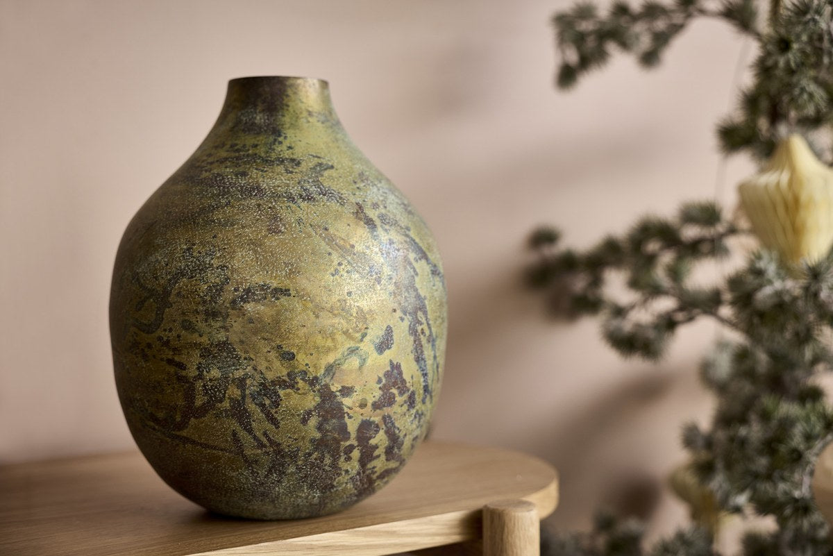Mora metalvase – Ø20, × H27 cm – irret grøn
