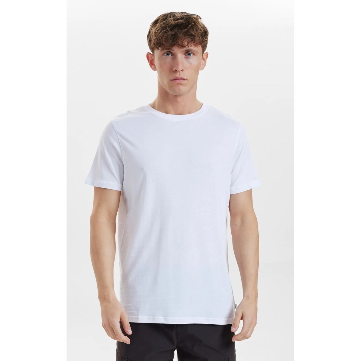 Blød og slidstærk hvid T-shirt til arbejde og fritid